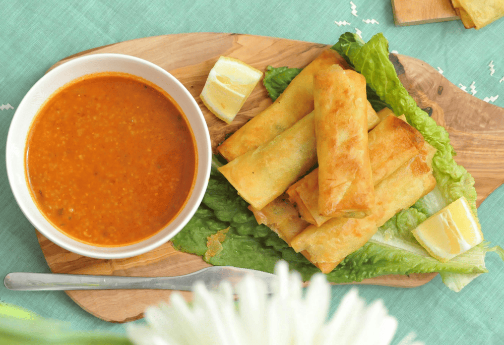 Fried vegetarian spring rolls with crispy outer layer, fragrant filling, rich in vegetable and mushroom flavor (Source: Canva)